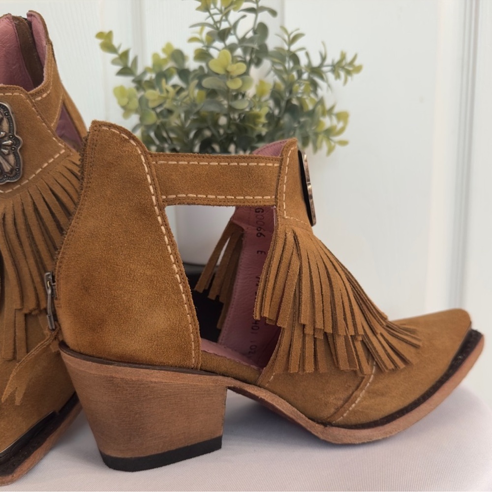 JUNK GYPSY by LANE ~ Fringed Tan Leather Ankle Boots w/Faux Turquoise size 7.5 - Picture 5 of 12
